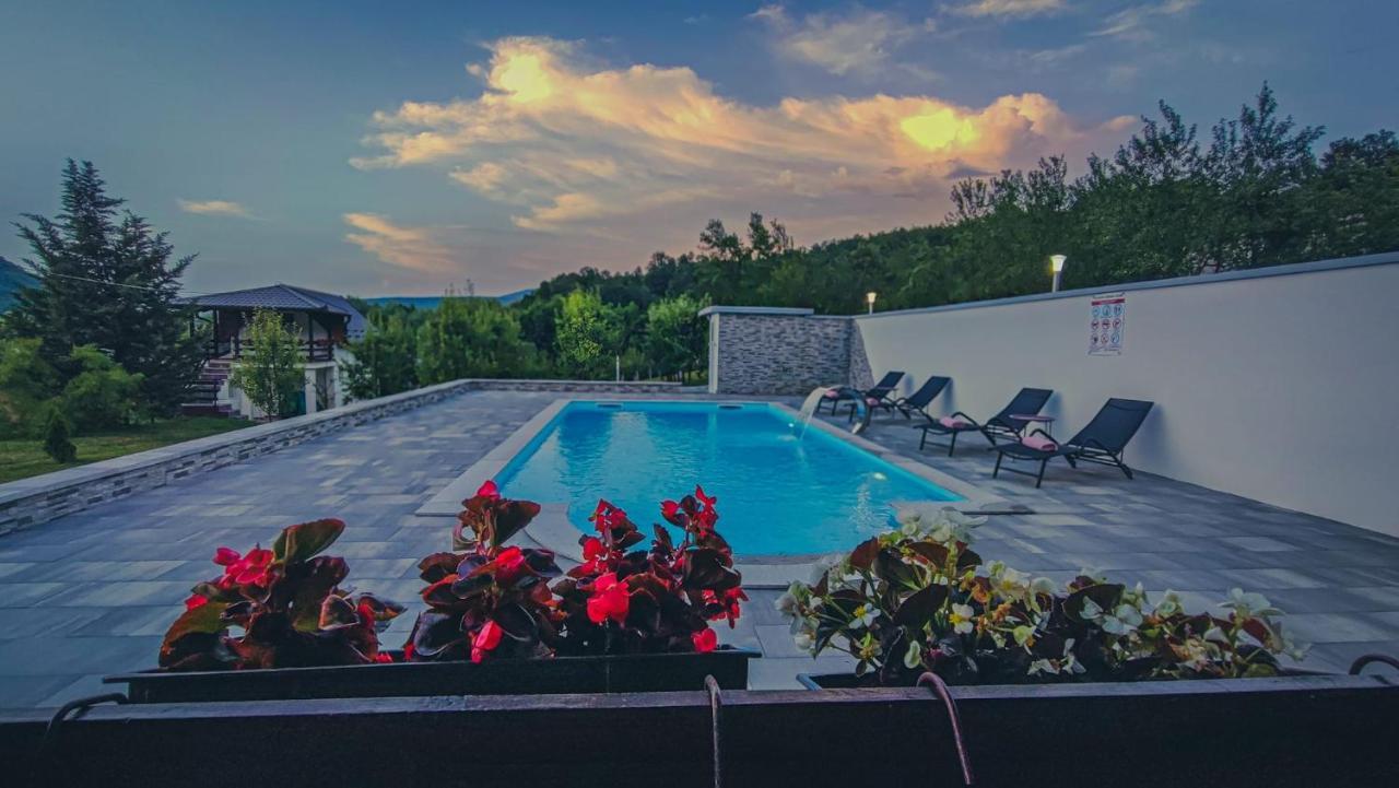 Holiday Home Emir Racic Bagian luar foto